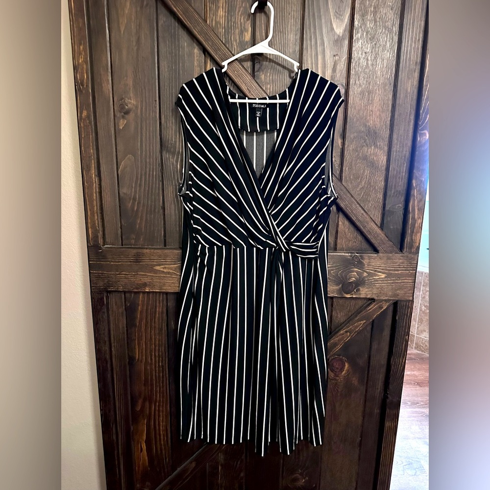 Roz & Ali Women's Black & White Stripe Knee Length Sleeveless Wrap Dress Size 2X